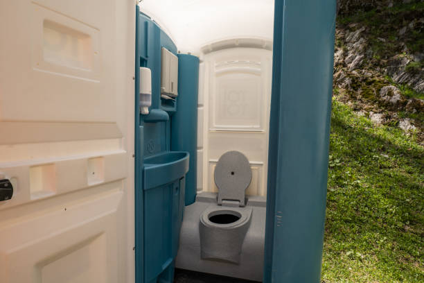 Best Portable restroom trailer rental  in Hlcrest, IL